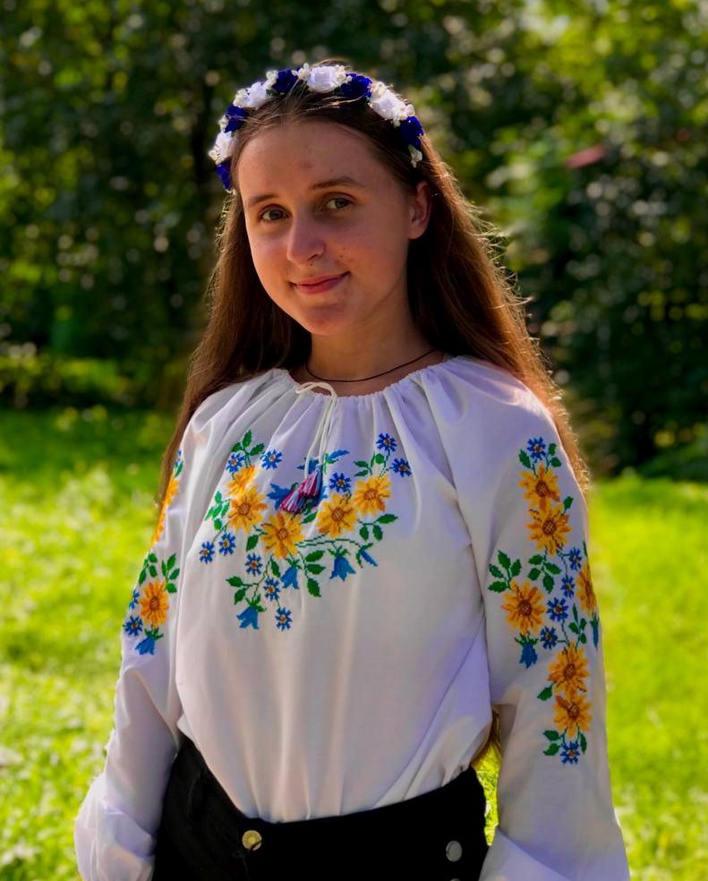 Вінничанка Анна Грисюк на Всеукраїнському фестивалі-конкурсі «Зірки України» тріумфувала з піснею «Незламна»